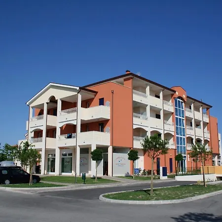 Ai Pini Lido Altanea *