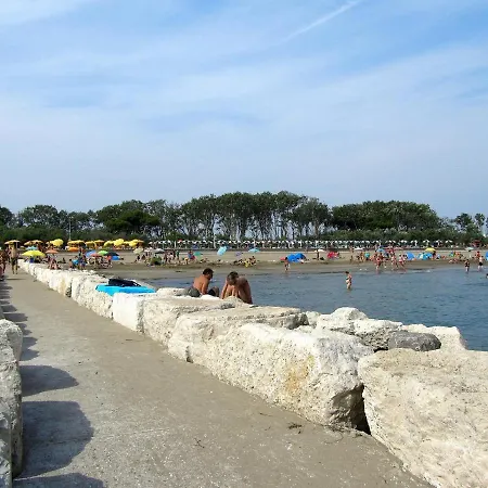 Ai Pini Lido Altanea