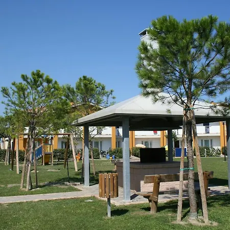 Ai Pini Lido Altanea *