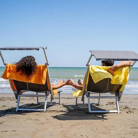 Ai Pini Lido Altanea *